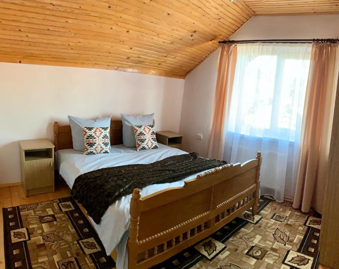 Hotel Ніч Над Карпатами Slavske Exteriér fotografie
